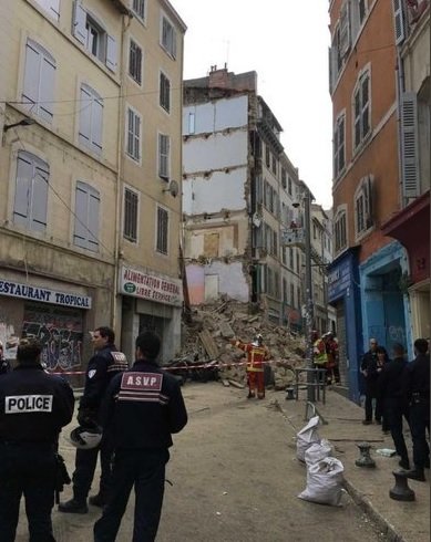 Две сгради рухнаха в Марсилия, най-малко двама ранени