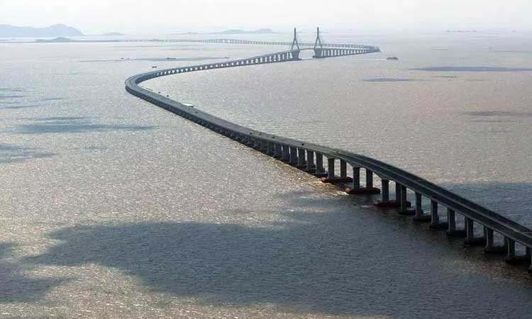 Най-дългият морски мост се открива в Китай