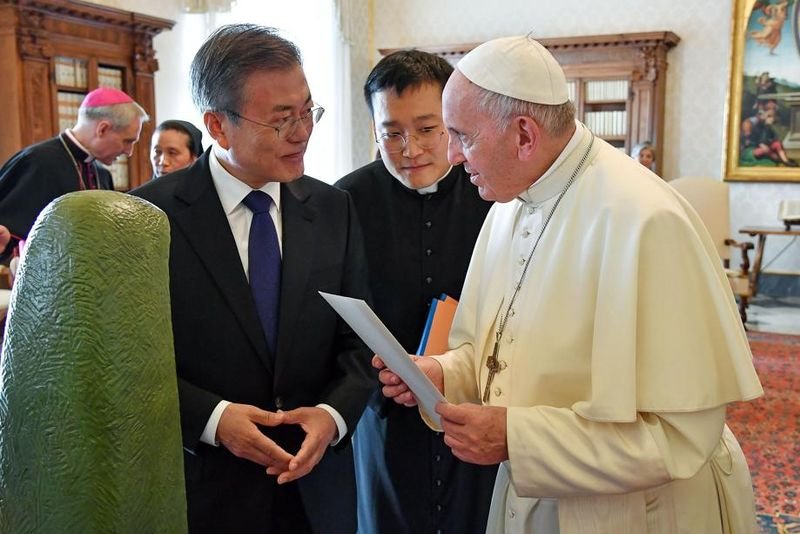 Папа Франциск и южнокорейският президент Мун Дже-ин