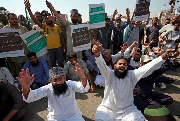 Стотици ислямисти блокираха ключов път в град Равалпинди край Исламабад