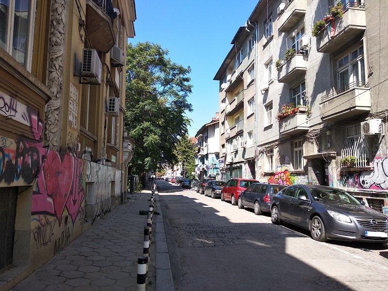 Местата за паркиране в центъра на София намаляват след ремонтите