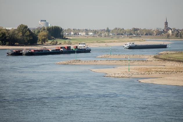 Река Рейн достигна до най-ниското си ниво в историята
