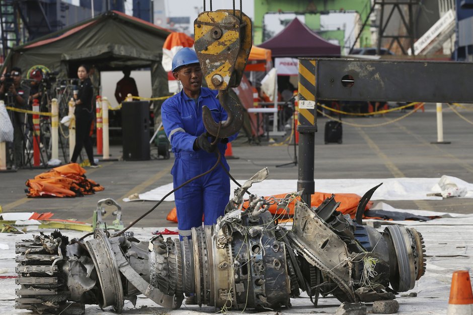 Разчетена е едната черна кутия от падналия в Яванско море индонезийски самолет