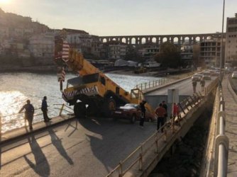 Основен мост в гръцкия град Кавала се е срутил