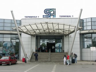 Граничeн полицай простреля колежка на летище "София"