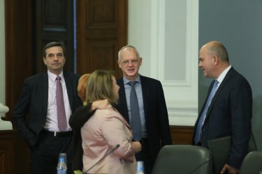 С резерви тристранката пусна Закона за социалните услуги към МС и парламента