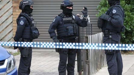 В Мелбърн бяха арестувани трима души по подозрение, че подготвяли терористичен акт