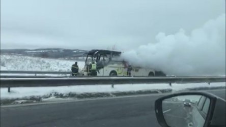 Автобус изгоря на автомагистрала "Тракия"