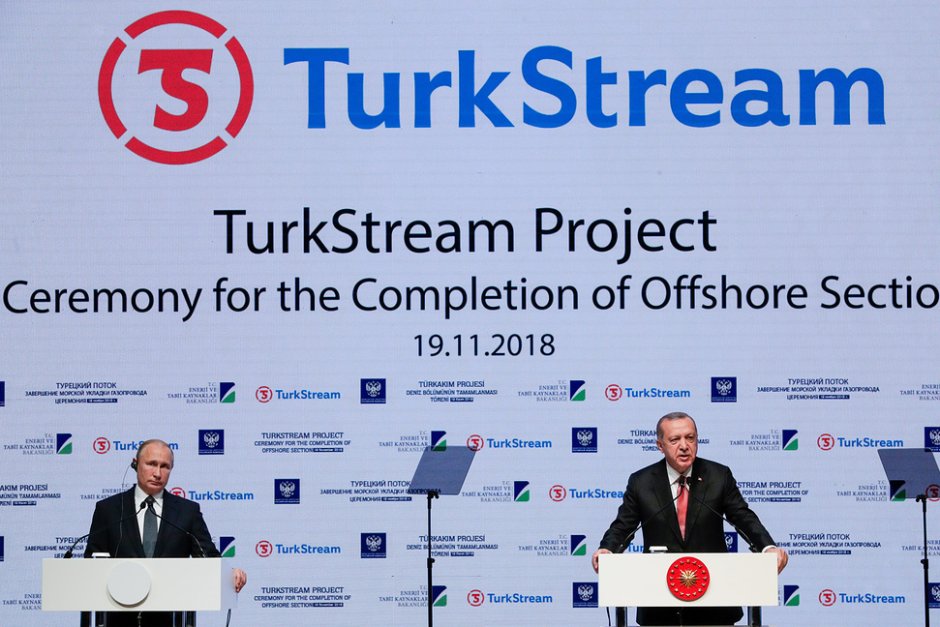 Путин и Ердоган гледат как приключва строежът на морския участък на "Турски поток"