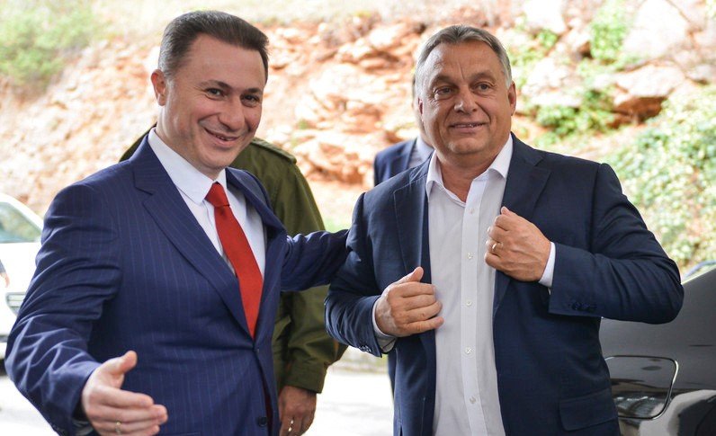 Никола Груевски (ляво) посреща Виктор Орбан в Охрид през септември 2017 година.