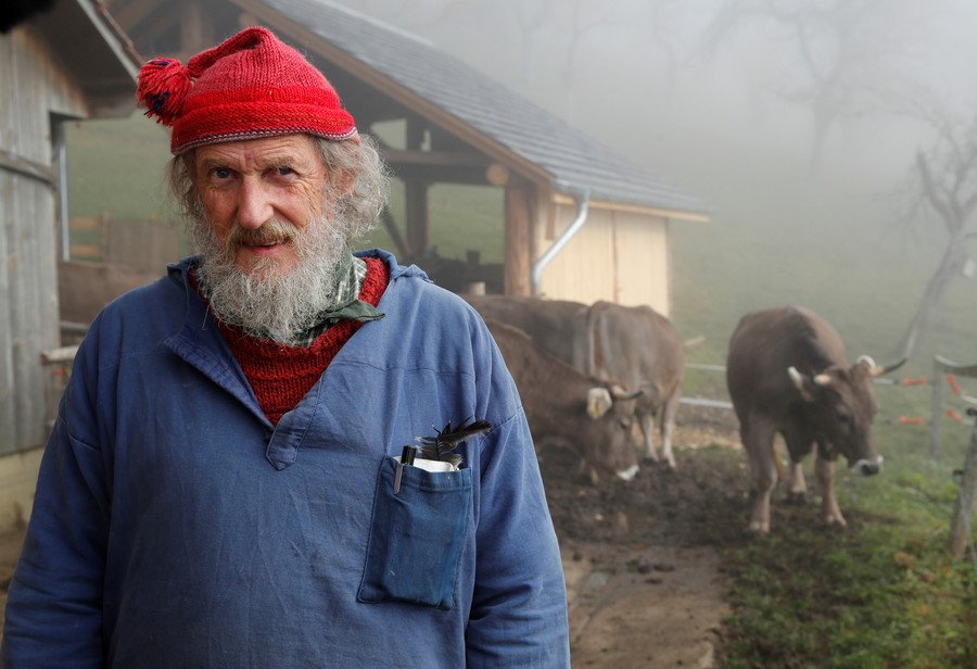 Швейцарците отхвърлиха инициативата за субсидии за "крави с рога"