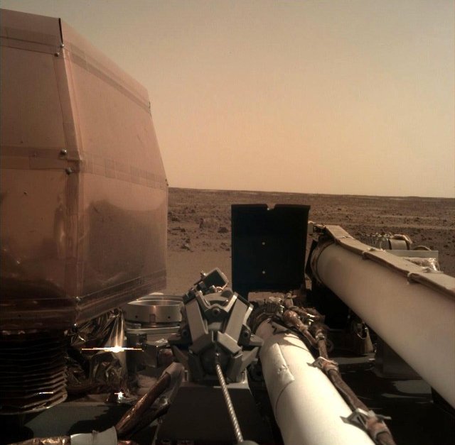 "ИнСайт" кацна на Марс след пътешествие от 484 милиона километра