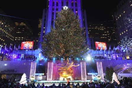 Грейнаха светлините на коледното дърво пред центъра "Рокфелер" в Ню Йорк