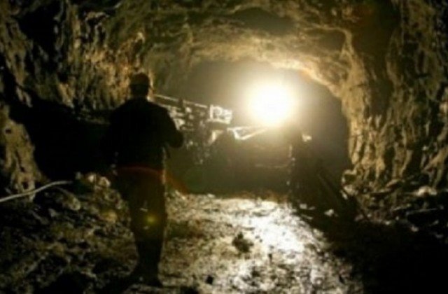 Срутване в рудник в Мадан уби работник