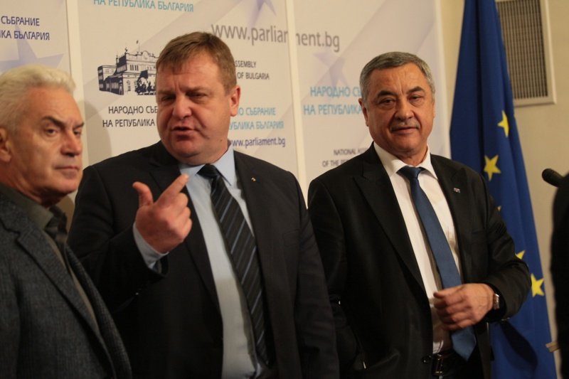 Волен Сидеров, Красимир Каракачанов и Валери Симеонов в началото на коалицията