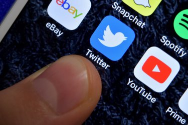 Социалните медии изпреварват вестниците като информационен източник в САЩ