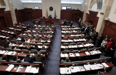 Македонският парламент прие конституционната поправка за смяна на името