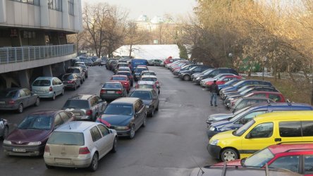 Обществените паркинги в столицата не достигат