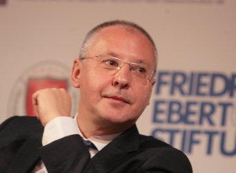 Сергей Станишев, сн. БГНЕС, архив