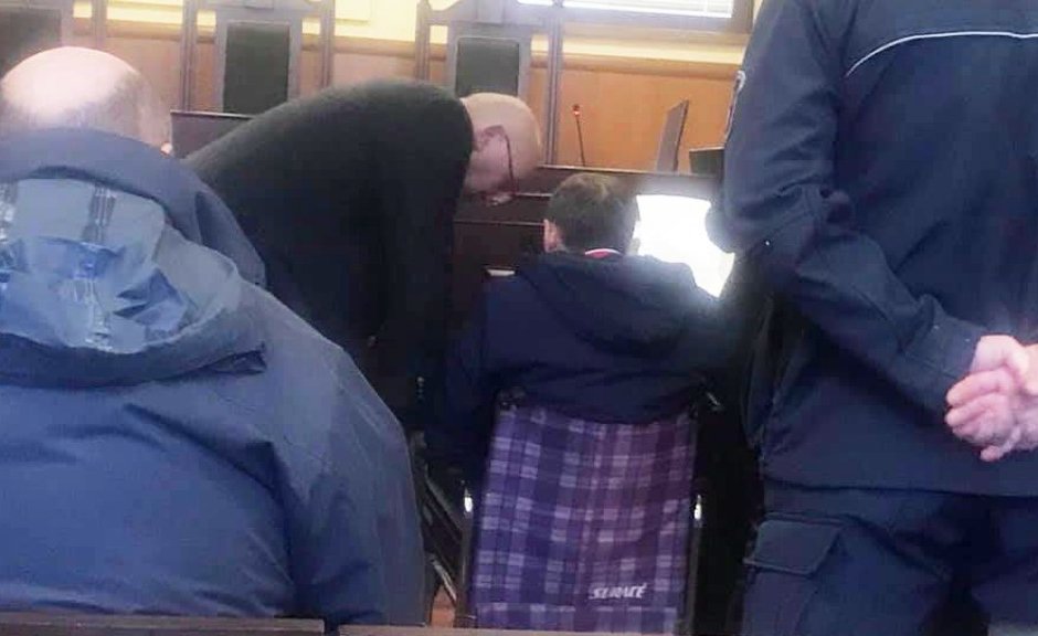 Миню Стайков в инвалидна количка пред съда