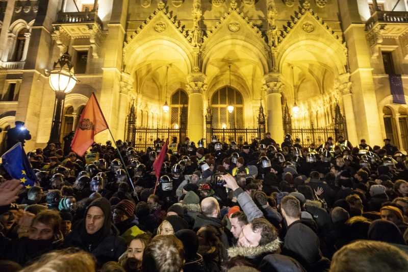 Протестите в Унгария родиха опозиционна коалиция, но дали ще е трайна?