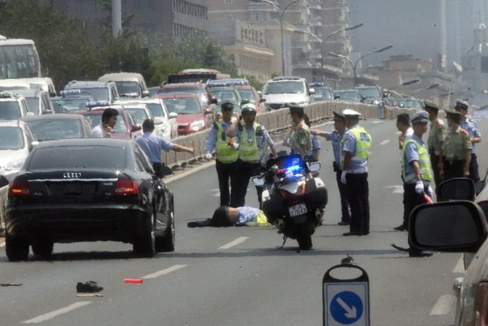 Петима души загинаха при нападение в автобус в Китай