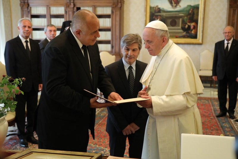 През май тази година премиерът Борисов обяви, че поканил папата да дойде в България.