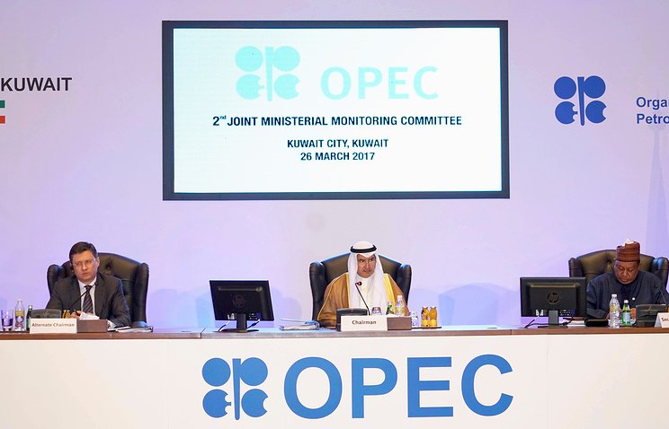 ОПЕК прие предварително споразумение за свиване на добива на петрол