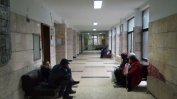 Жители на Сандански протестират в защита на лекар от местната болница