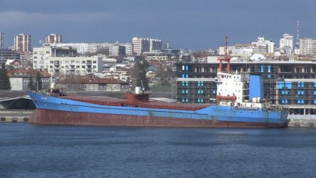 Бъркотията около танкера "Бадр" продължава