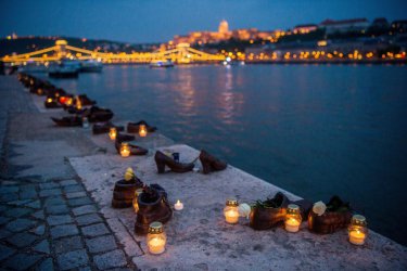 Израелски водолази търсят останки на жертви на Холокоста на дъното на Дунав в Будапеща