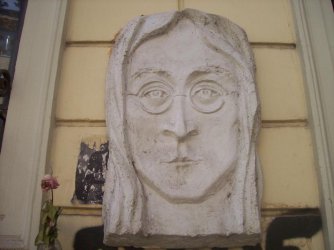 Изчезналият барелеф на Ленън. Сн. registersofia.bg
