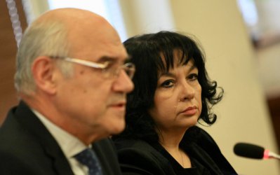 Иван Иванов и Теменужка Петкова обявиха абсурдни мерки за успокояване на цените на тока, сн. БГНЕС