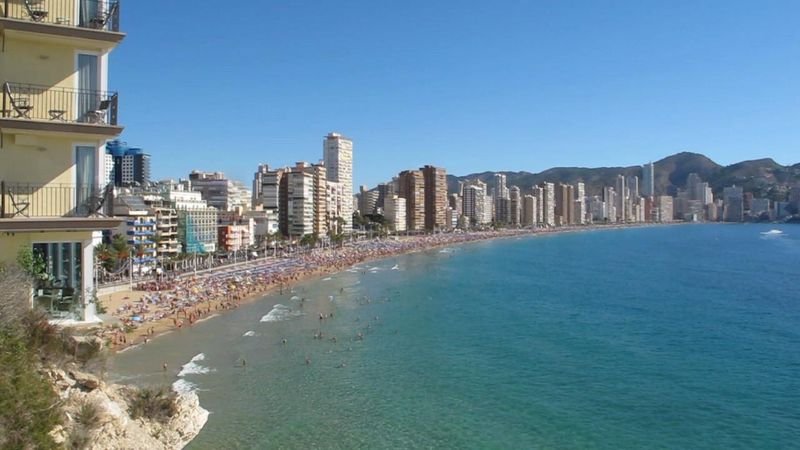 Шеста поредна година Испания отчита рекорден брой туристи - 82,6 милиона
