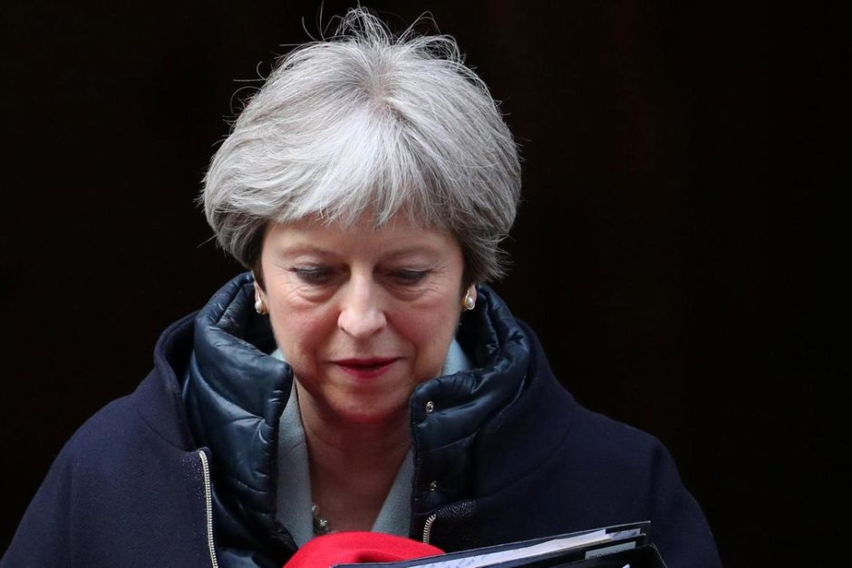 Твърдения за заговор срещу Тереза Мей в очакване за провал на сделката й за Брекзит