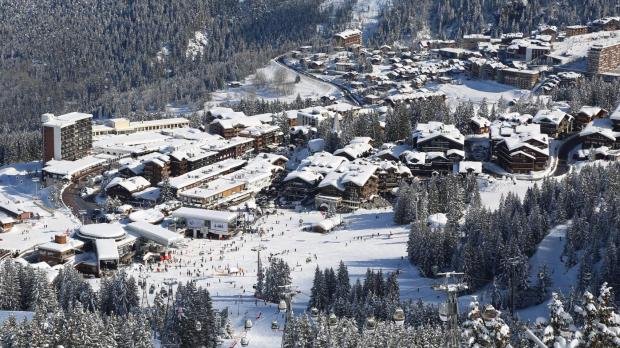 2 загинали и 25 ранени при пожар в ски курорт във Френските Алпи