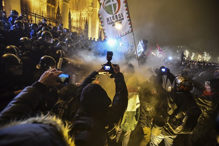 Протест в Будапеща срещу политиката на Виктор Орбан