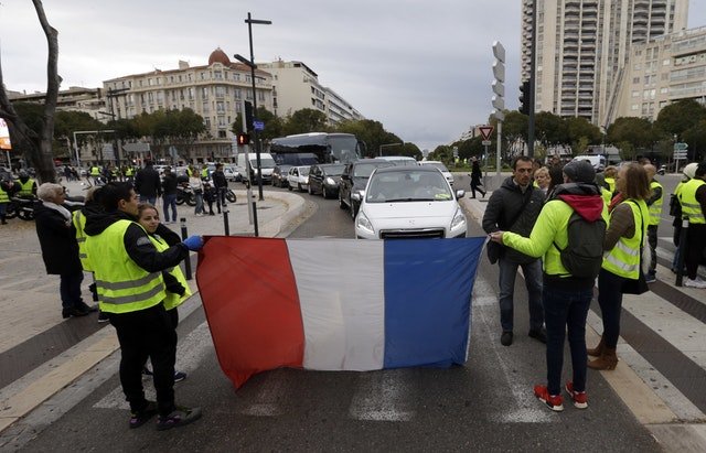 Нови протести и арести на “жълтите жилетки“ във Франция