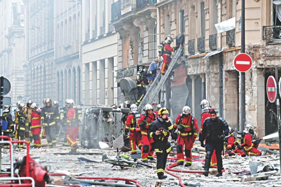 Четири станаха жертвите от газовата експлозия в парижка пекарна