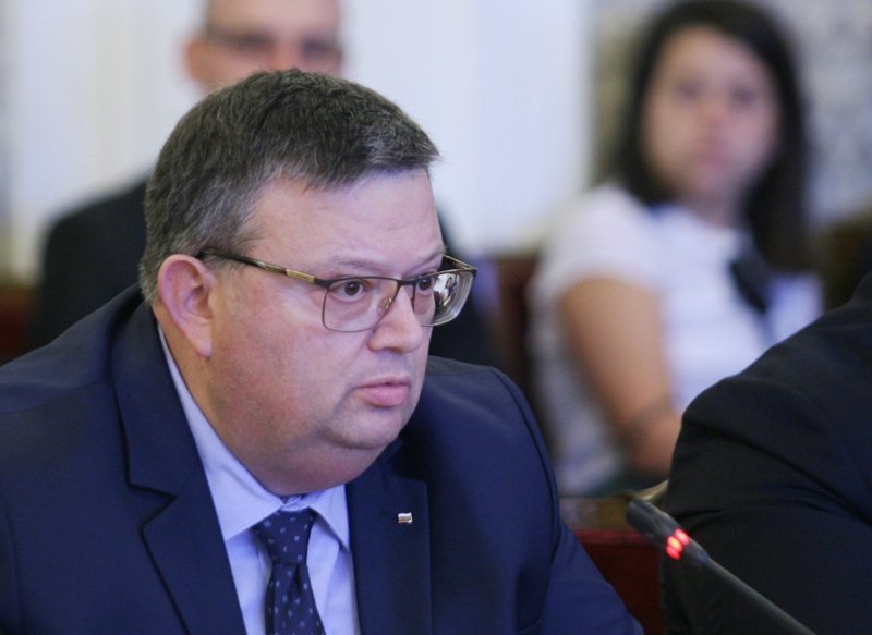Цацаров не видя натиск на прокурори над съда по делото "Иванчева", ВСС го гласува