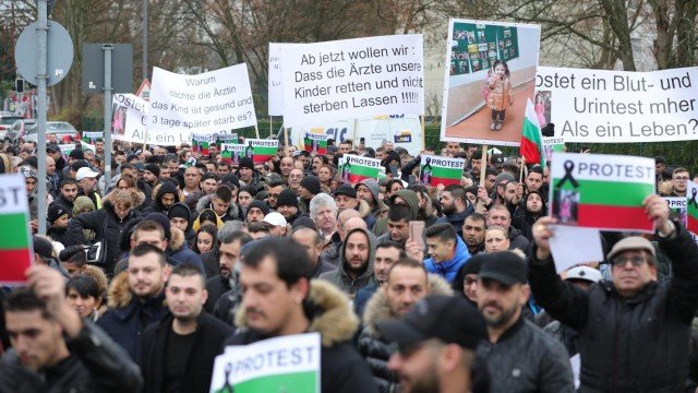 Стотици на протест в Кьолн заради смъртта на българче