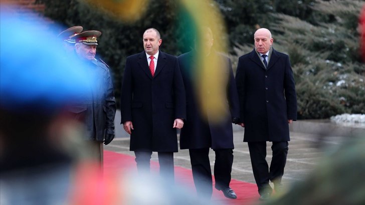 Президентът Румен Радев (в средата) по време на Богоявленския парад в неделя, сн. БГНЕС
