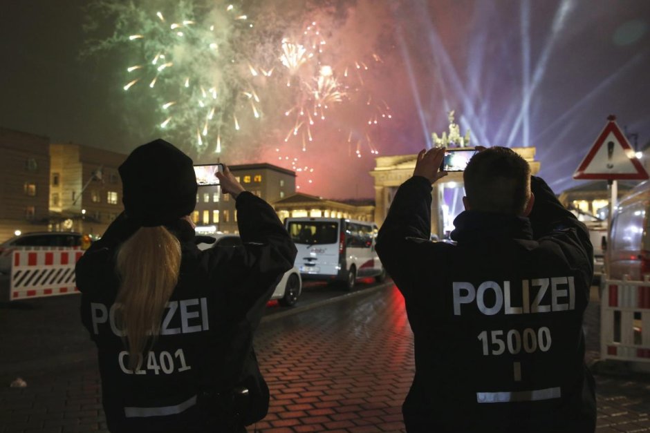 Полицията в Хамбург иззе 850 кг фойерверки от частен дом в Хамбург