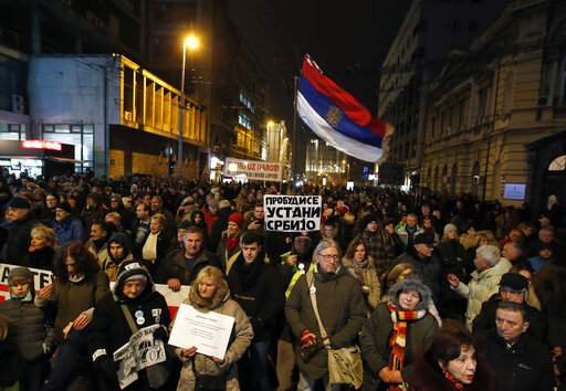 Хиляди протестираха в Белград срещу президента Вучич