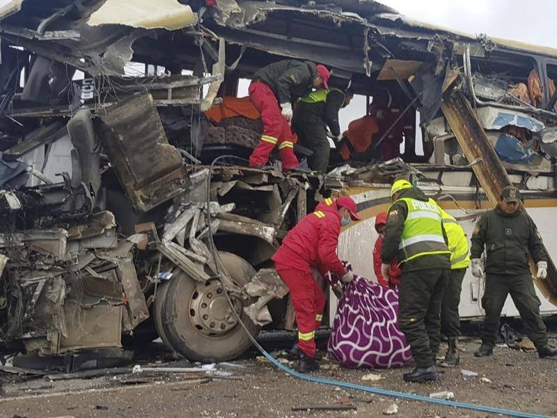 Най-малко 22 загинали и 37 ранени при катастрофа на два автобуса в Боливия
