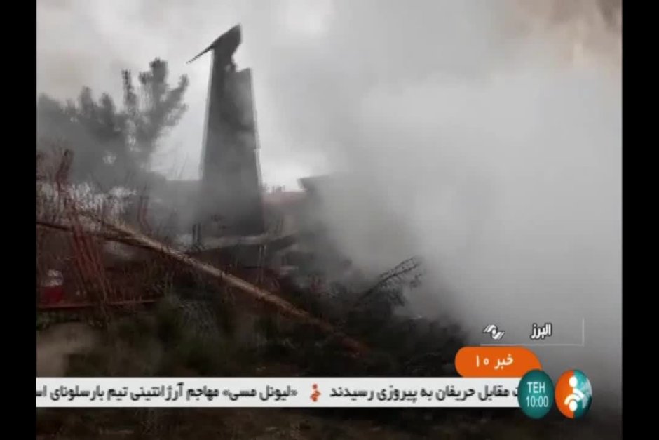Товарен самолет се е разбил при кацане край Техеран
