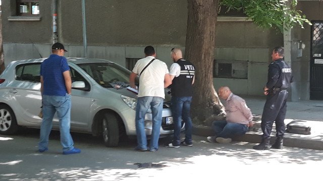 Кадър от задържането на служителите на РЗОК-Пловдив през май 2018 година.