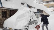 Силен сняг откъсна от света райони в Австрия и Германия