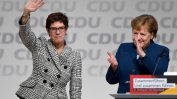 Партийната наследничка на Меркел вече я изпреварва по рейтинг
