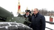 На руската Коледа Путин стреля с топ в родния си Санкт Петербург